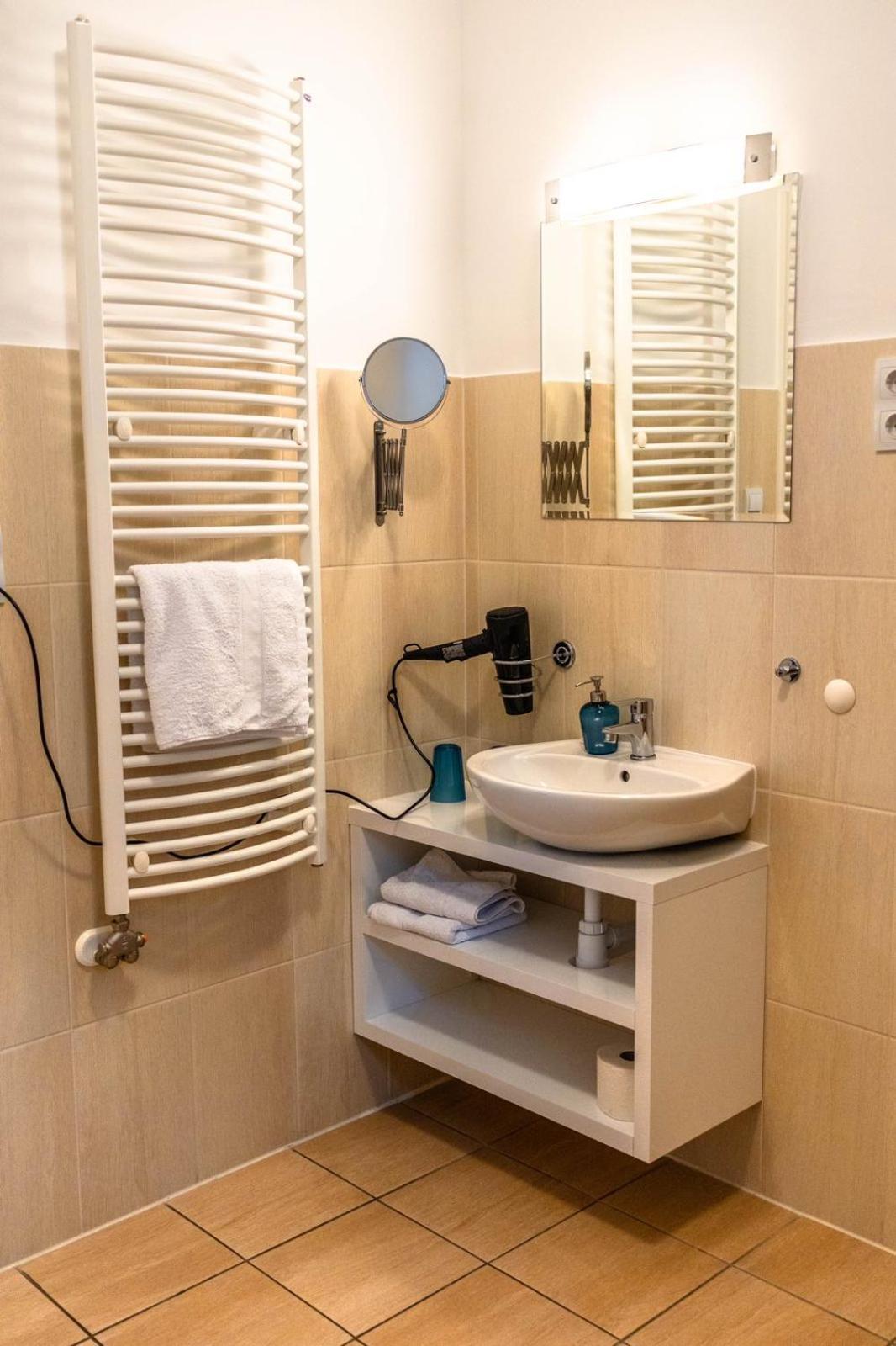 Orchidea Apartman Mosonmagyarovar Exterior foto